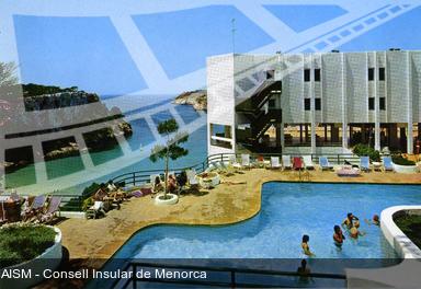 49 - Menorca. Cala Galdana. Hotel Seronga Playa. [Fotografia]